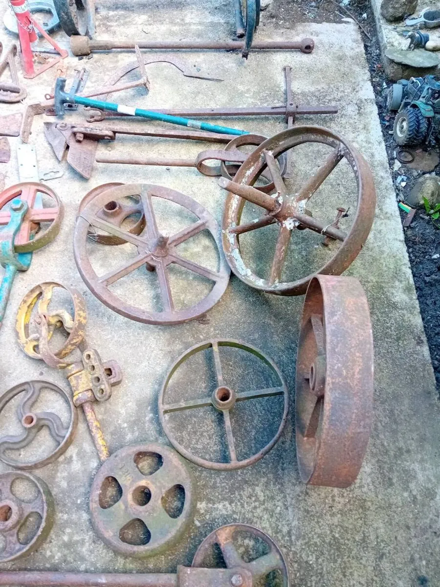 ANTIQUE AND COLLECTABLES - Image 3