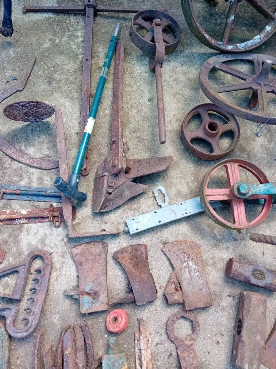 ANTIQUE AND COLLECTABLES - Image 4