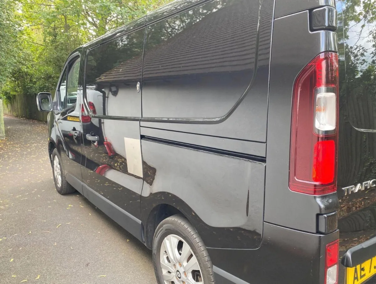 Renault Trafic 2023 massive spec automatic - Image 3