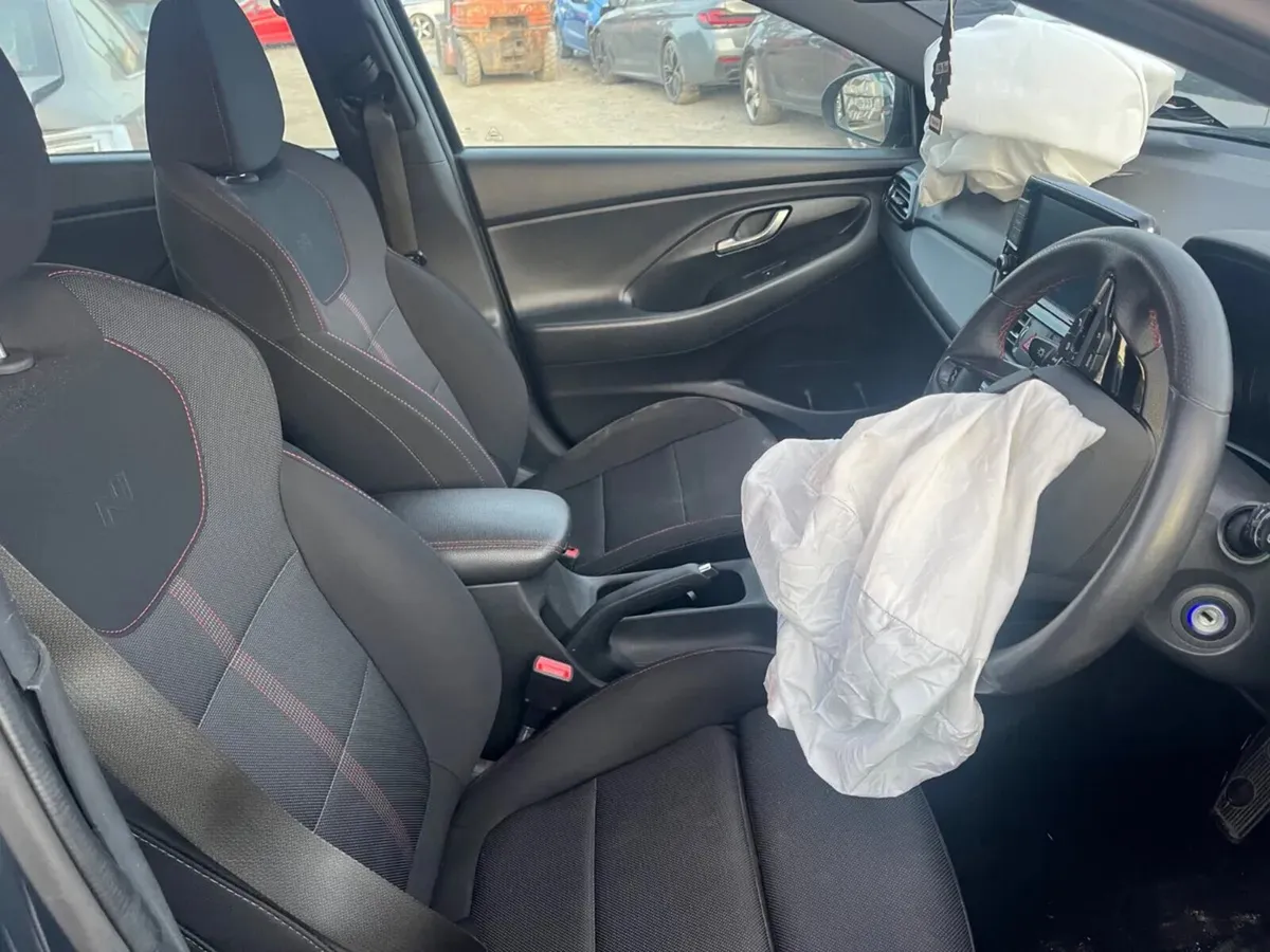 22 Hyundai i30 nline petrol - Image 2