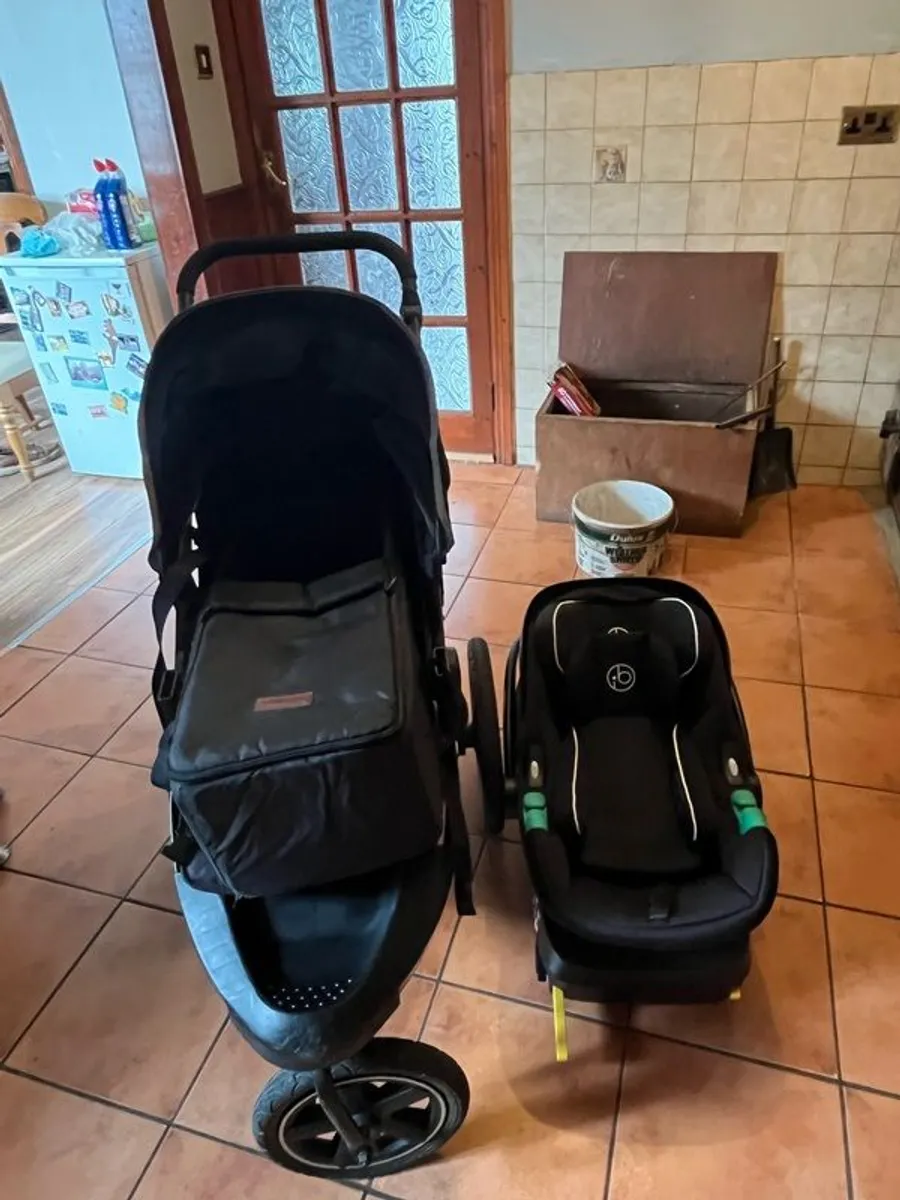 Ickle bubba Venus Prime Jogger I-size travel system and ISOFIX base - Image 1