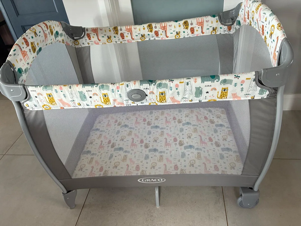 Graco travel cot - Image 1