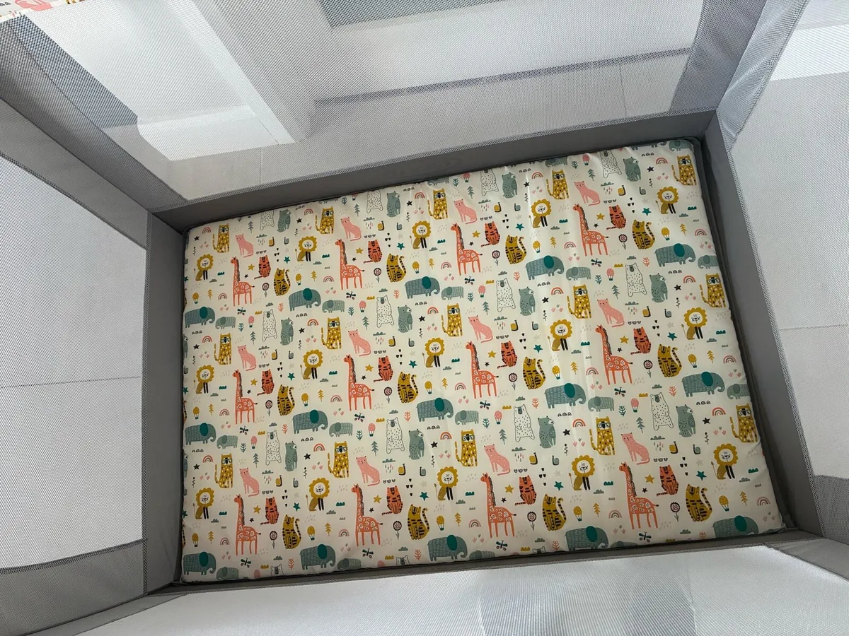 Graco travel cot - Image 2