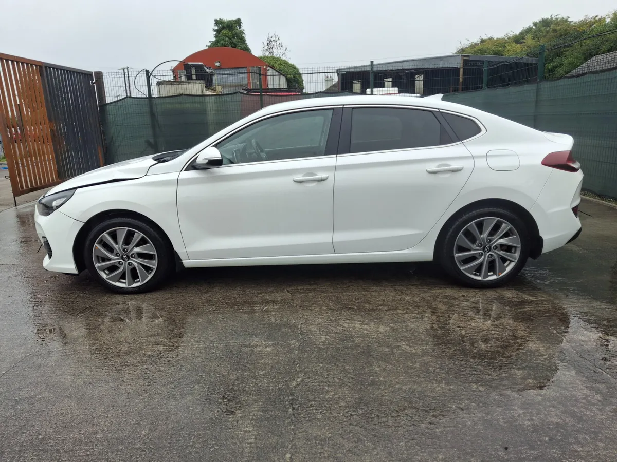 201 Hyundai 130 Fastback - Image 2