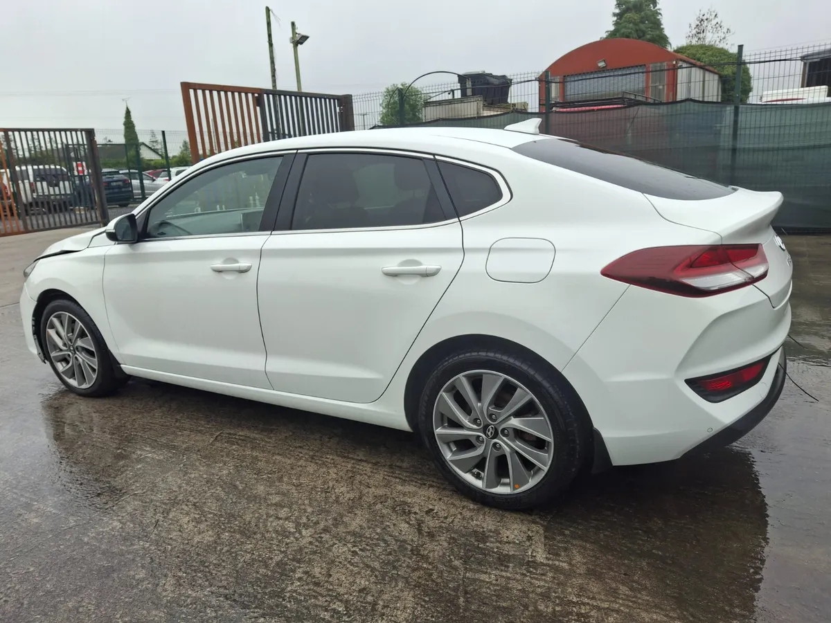 201 Hyundai 130 Fastback - Image 3