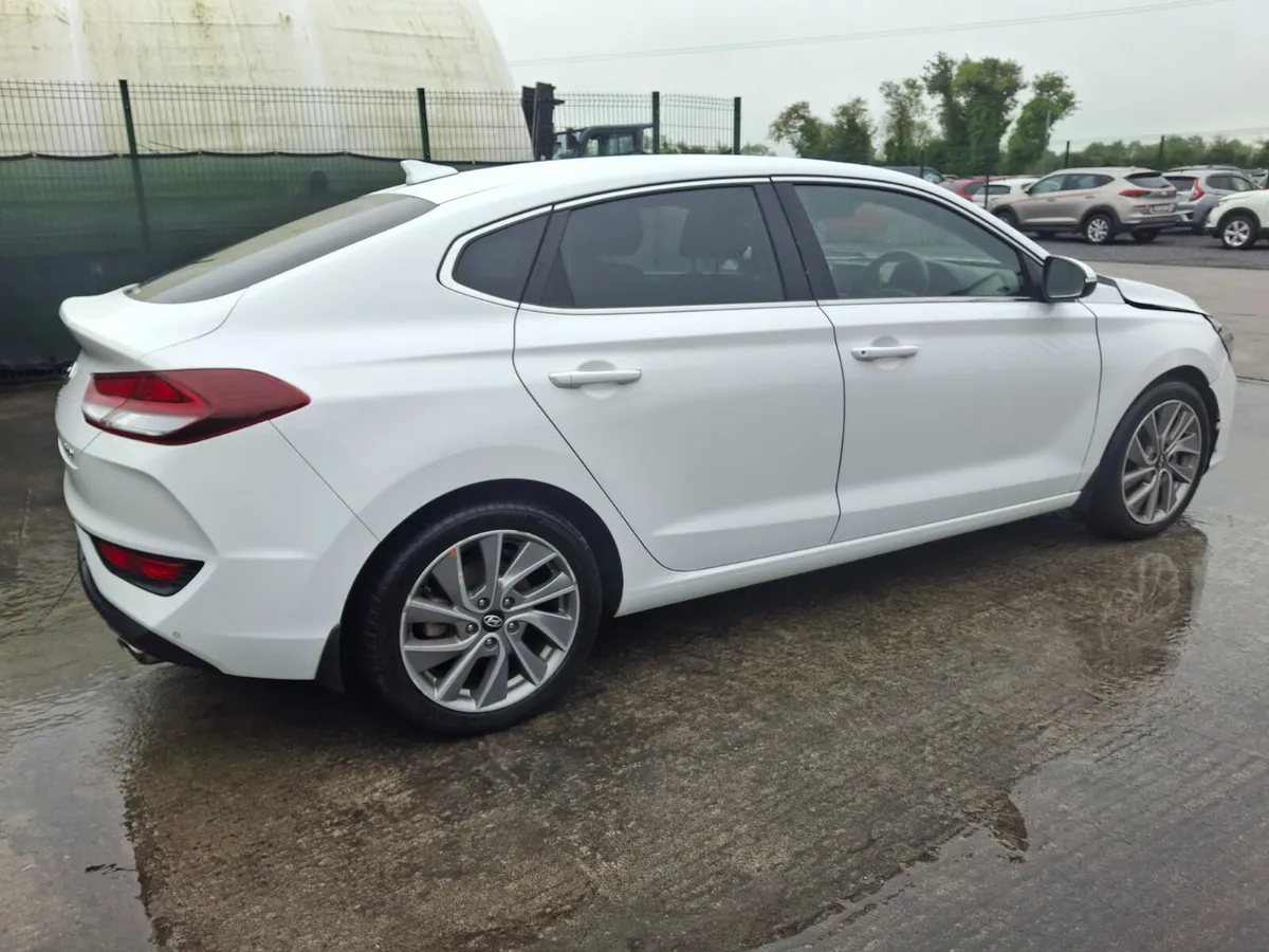 201 Hyundai i30 Fastback - Image 3
