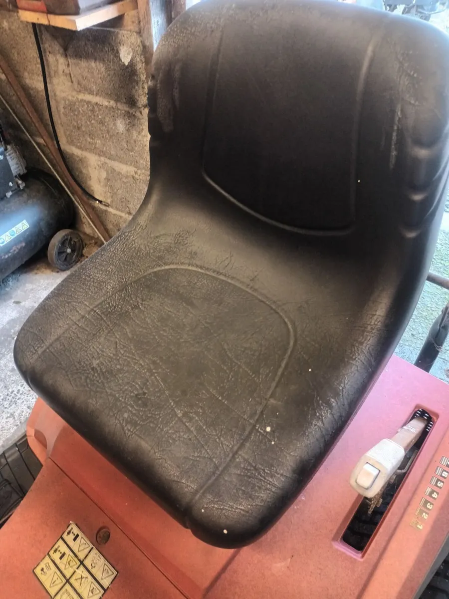 Castlegarden Seat - Image 2