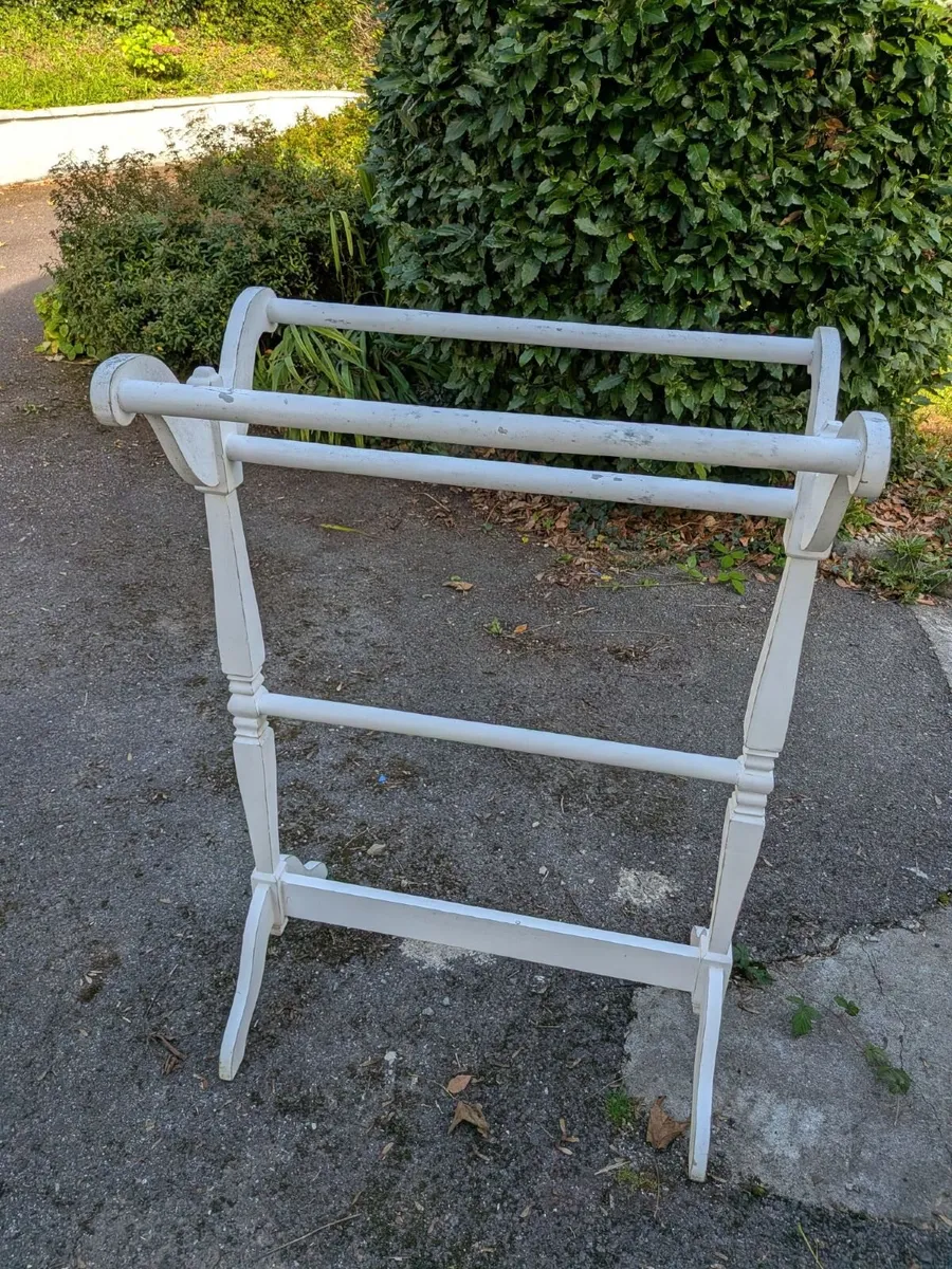 free standing towel rail - Image 1