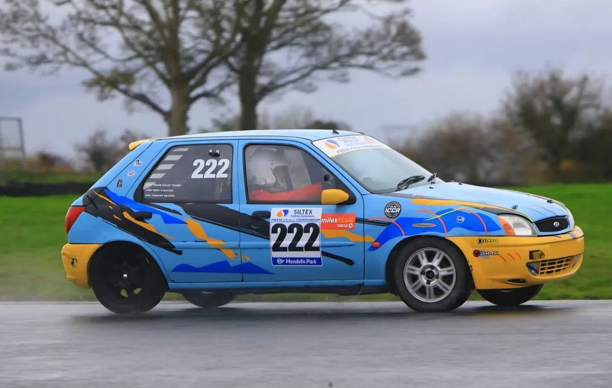 Fiesta Zetec 1.25 16v Race car. Good spec car - Image 4