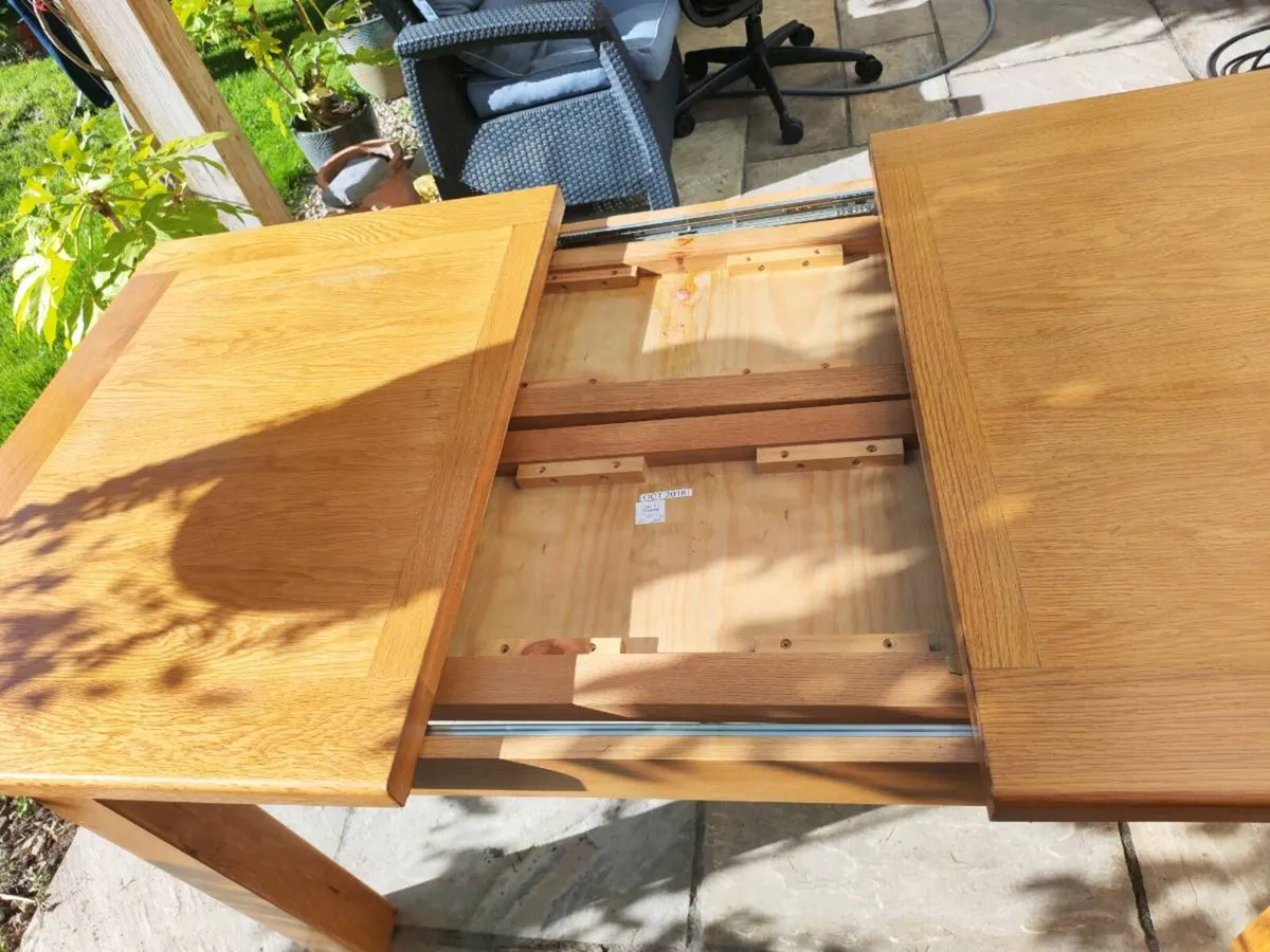 Extendable oak table - Image 3