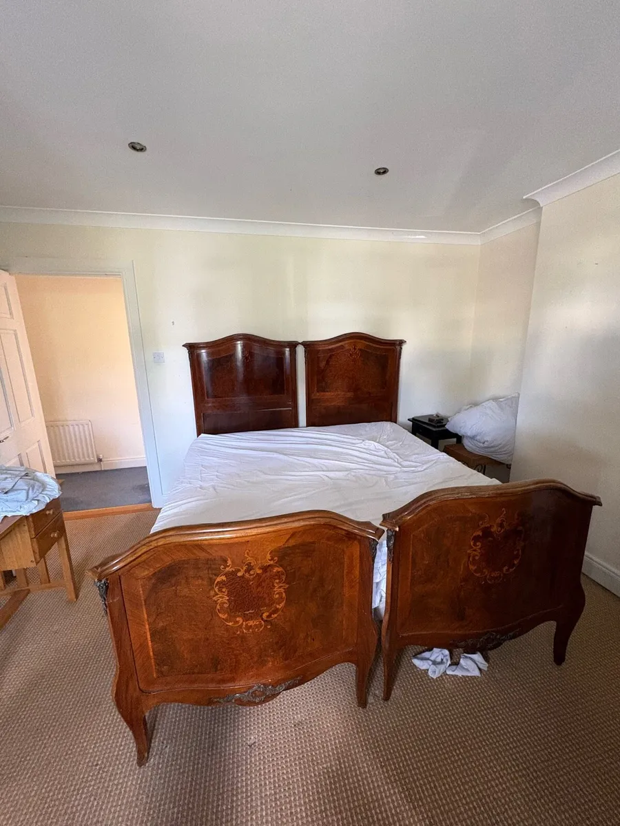 Bed frame - Image 1