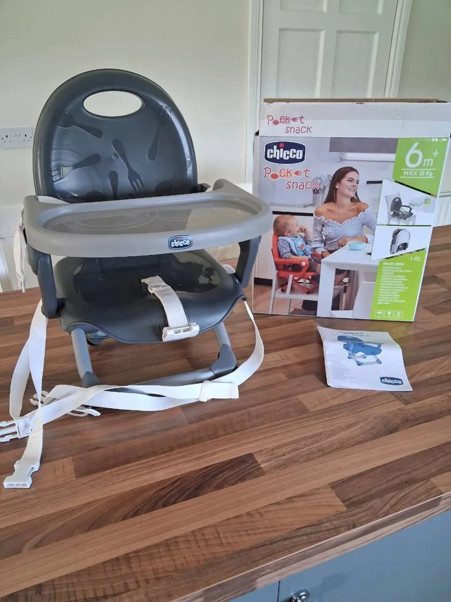 Booster chicco pocket snack seat - Image 1