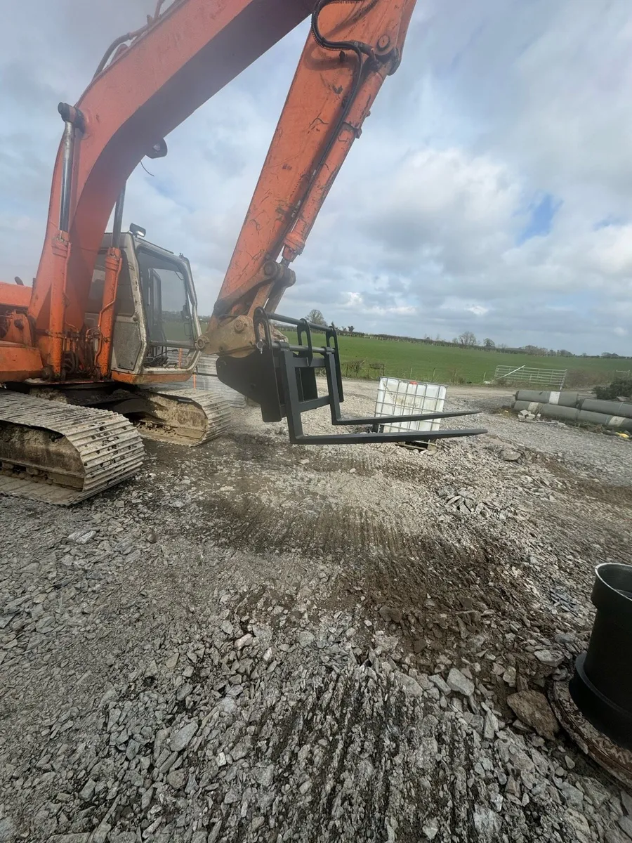 13T digger floating forks - Image 1