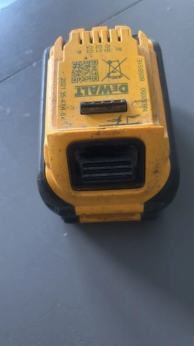 DeWALT XR FLEXVOLT 6Ah 18V/54V Battery – DCB546 - Image 3