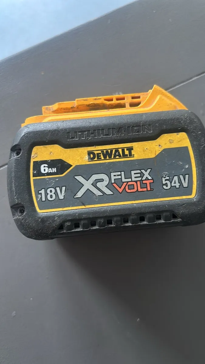 DeWALT XR FLEXVOLT 6Ah 18V/54V Battery – DCB546 - Image 1