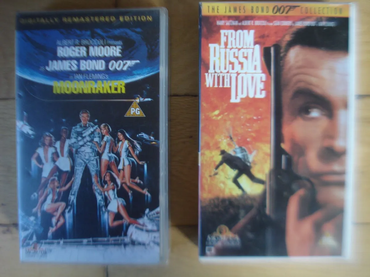 VINTAGE JAMES BOND 007 VHS TAPES. (5). - Image 3