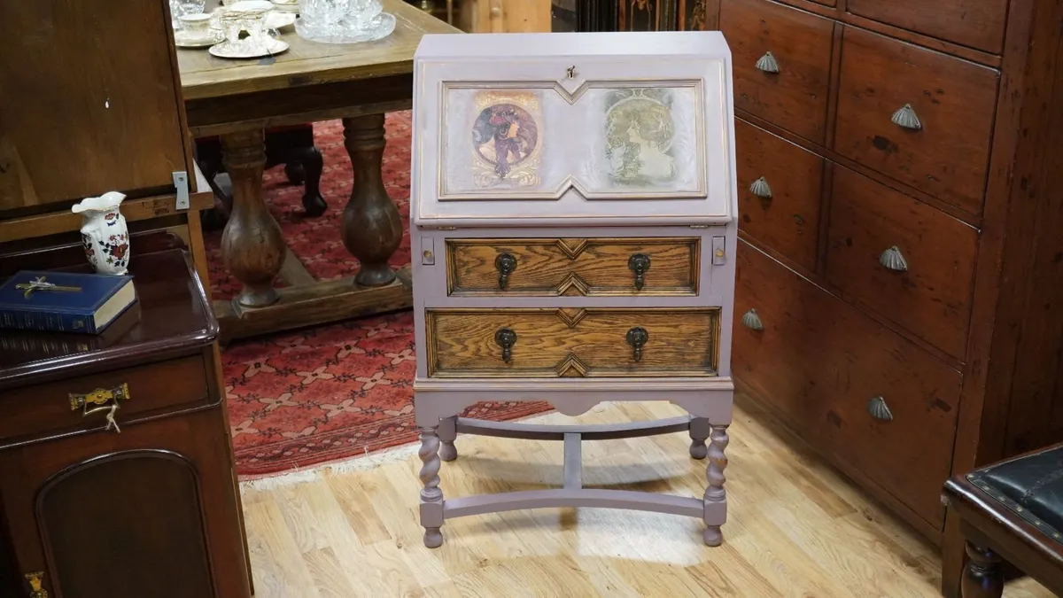 Early 20th Century Oak Bureau - Image 1