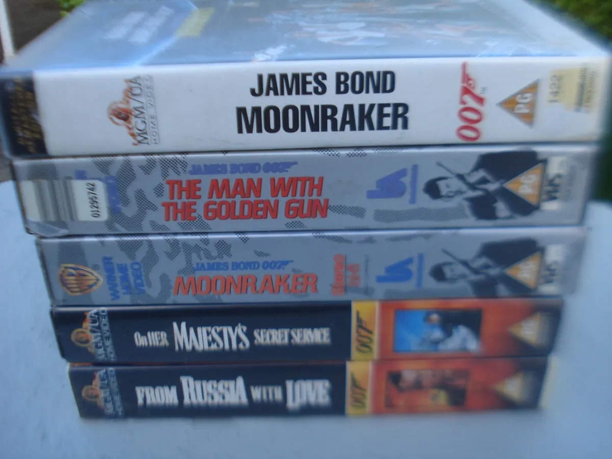 VINTAGE JAMES BOND 007 VHS TAPES. (5). - Image 4