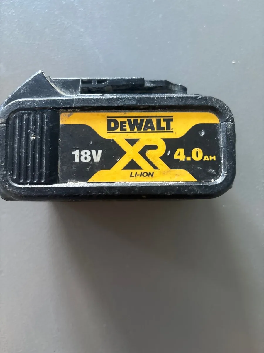 DeWALT XR 18V 4.0Ah Li-Ion Battery
