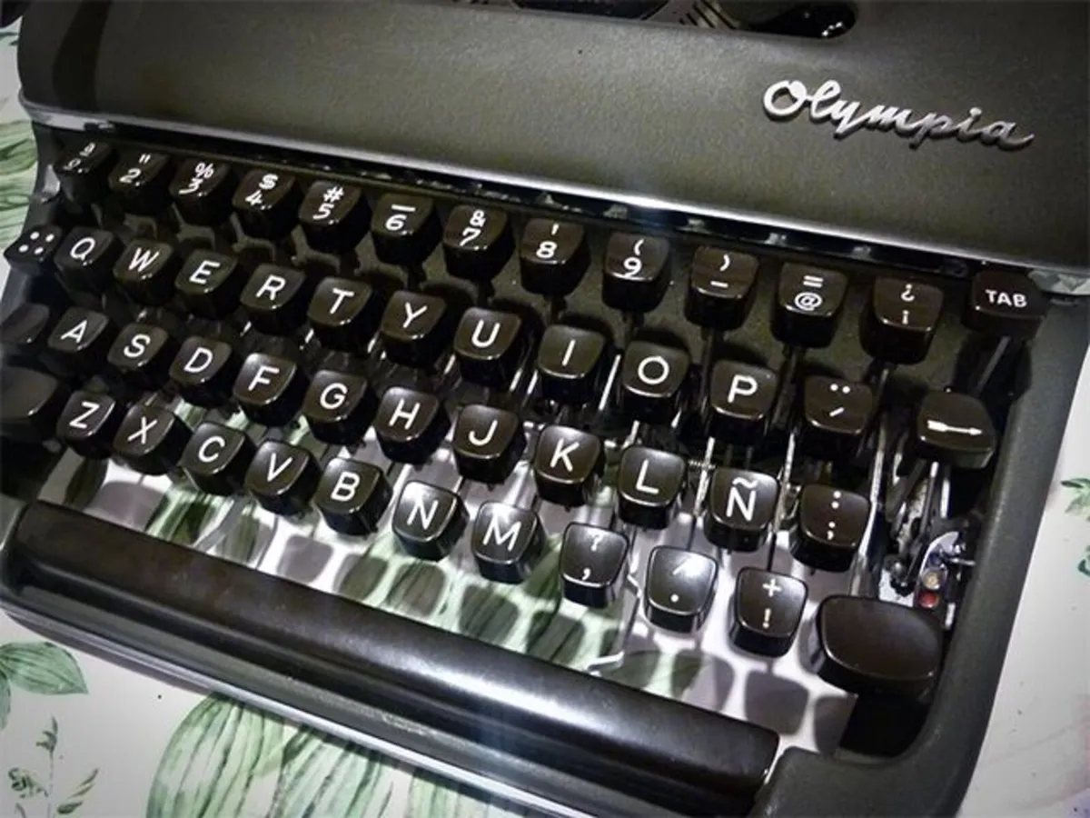 OLYMPIA SM3 typewriter - working order - Image 4