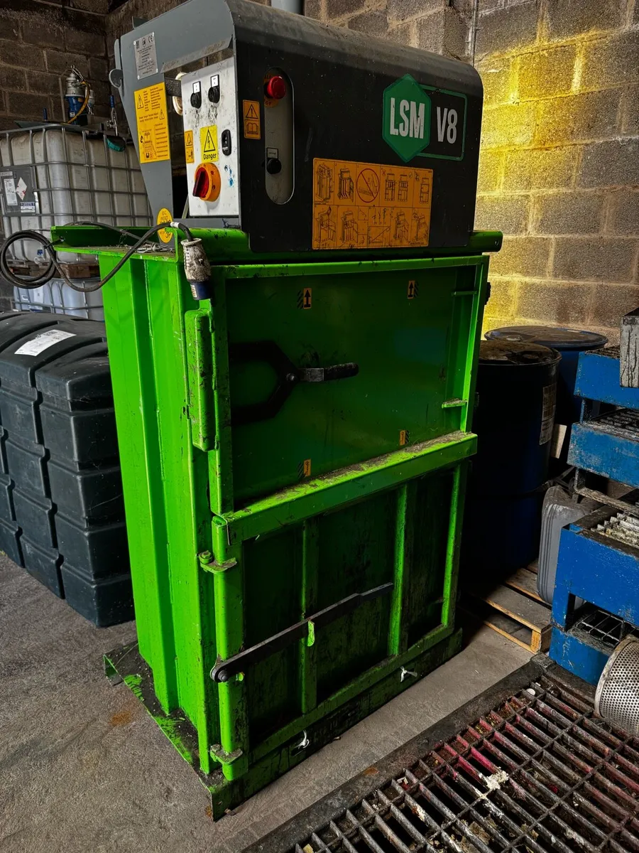Cardboard Bailer