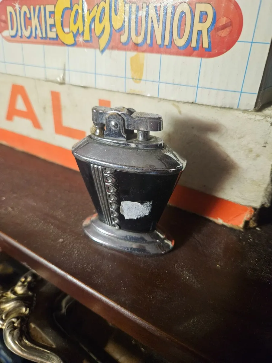 Vintage Retro Cigarette Lighter - Image 1