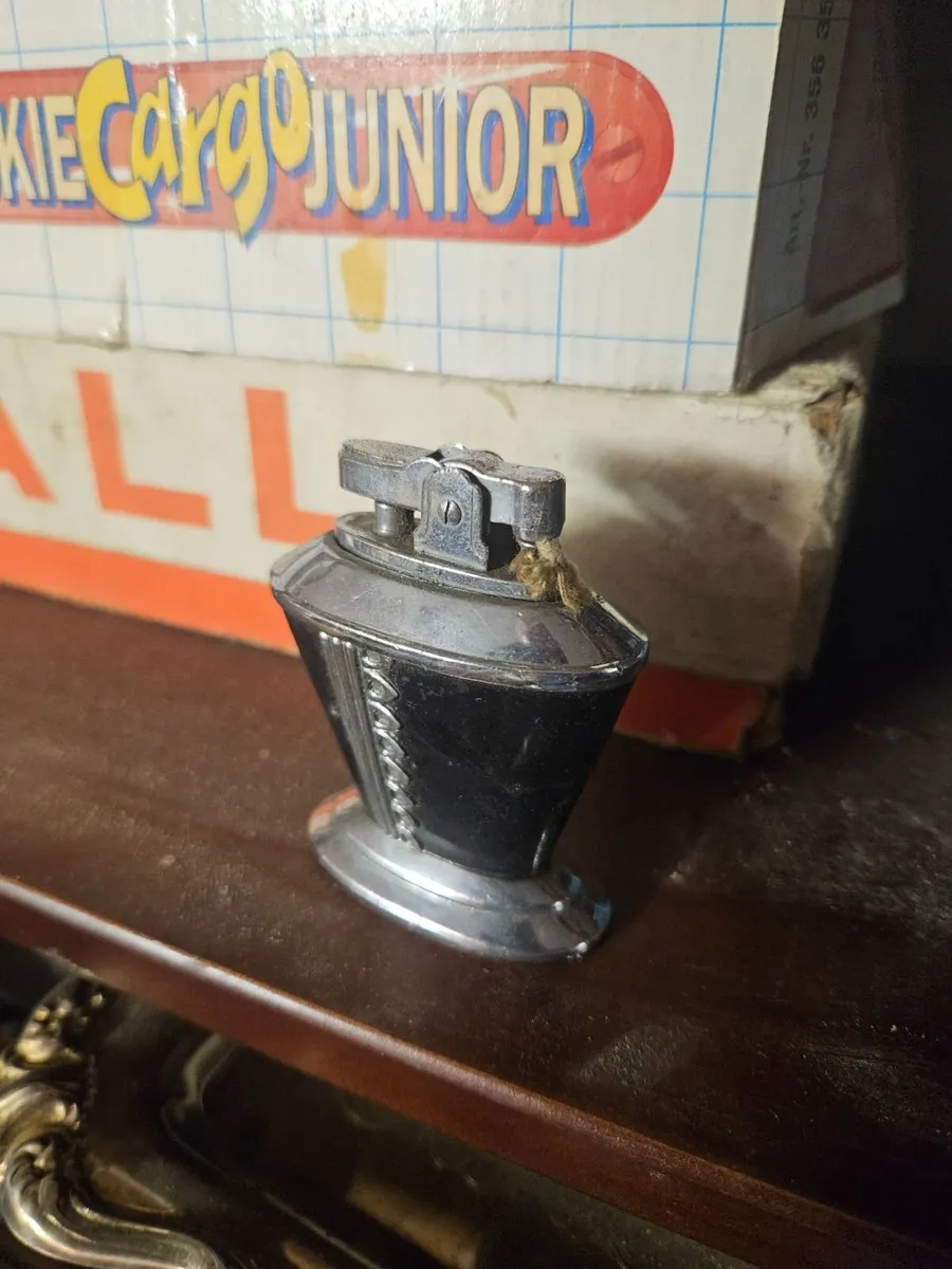 Vintage Retro Cigarette Lighter - Image 2