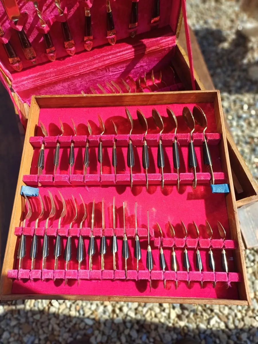 1950’s 78pc Siam Thailand Embossed Cutlery Set - Image 4