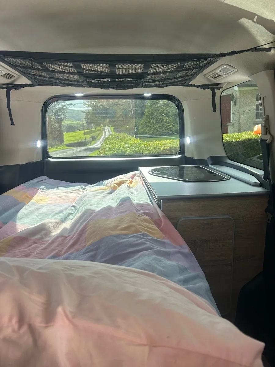 Automatic converted camper Nissan  Serena Highway - Image 3