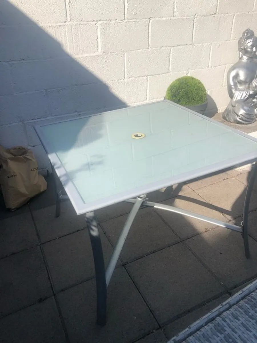 garden table - Image 3
