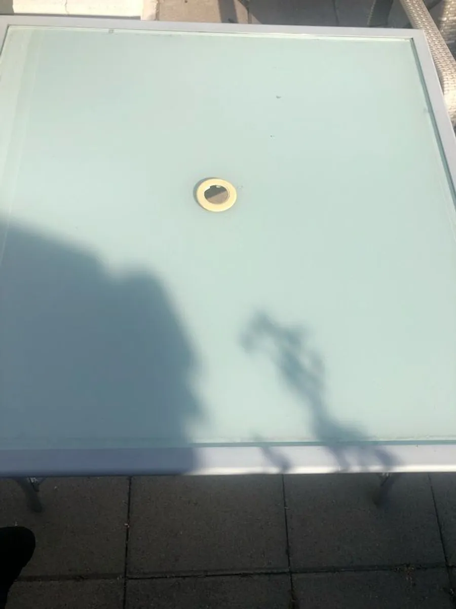 garden table - Image 2