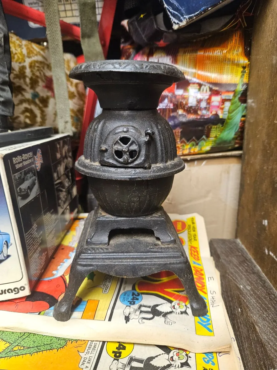 Miniature Cast Iron Stove - Image 1