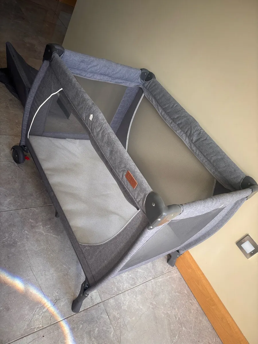 Baby elegance travel cot - Image 3