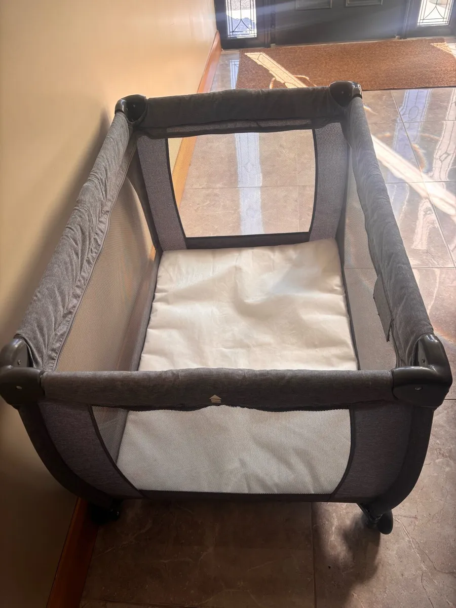 Baby elegance travel cot - Image 2