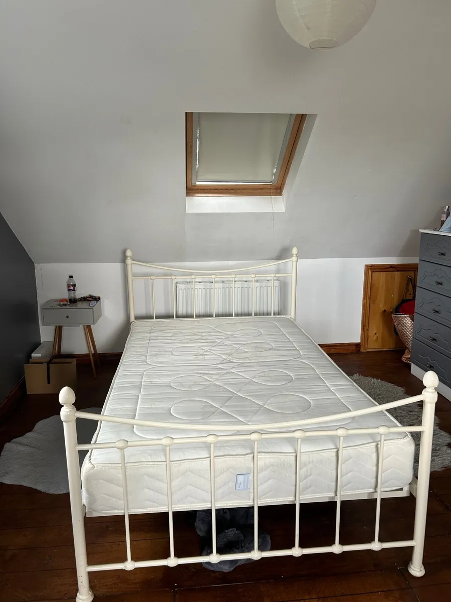 Bed - Image 1
