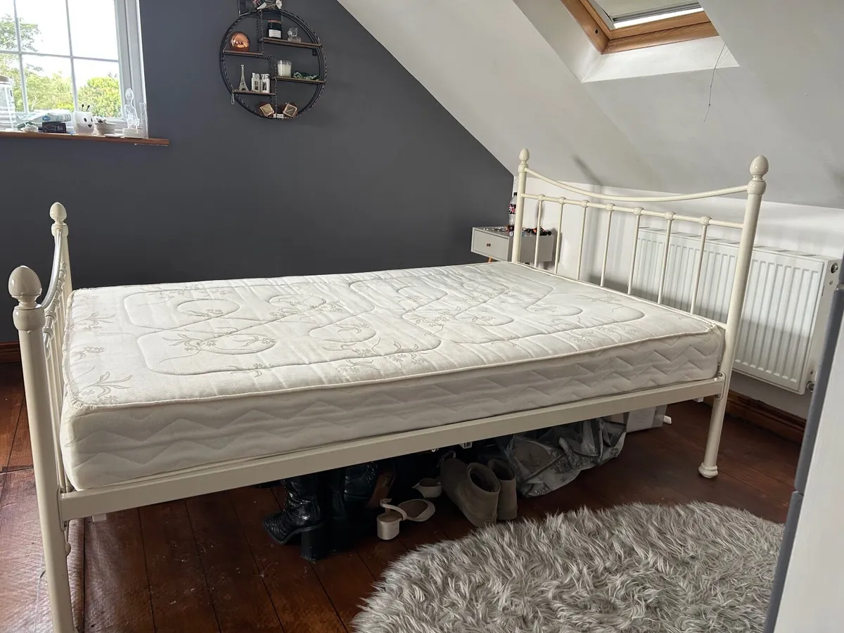 Bed - Image 2