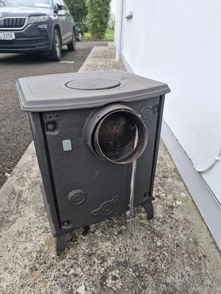 Stanley Stove, with surround and hearth - Image 3