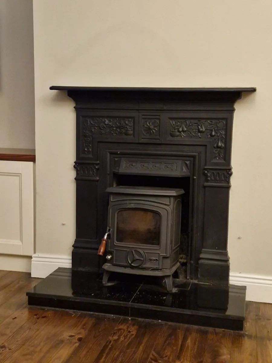 Stanley Stove, with surround and hearth - Image 4