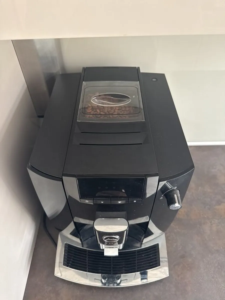 Jura E4 Automatic Coffee Machine - Image 3