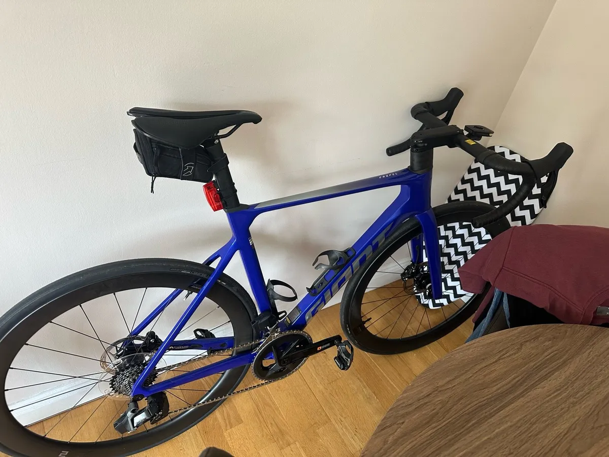 Carbon fibre road bike - Image 2