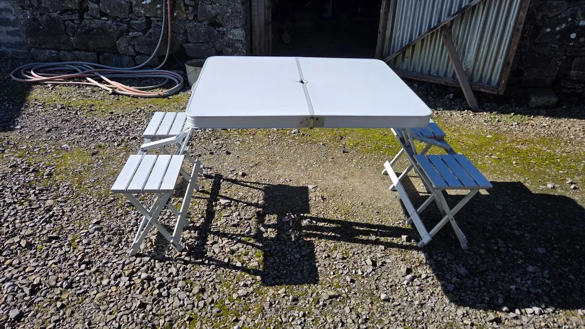 Camping table... - Image 1