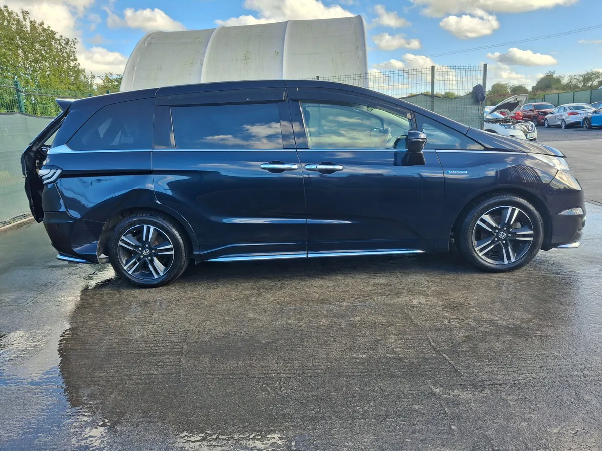 2017 Honda Odyssey Hybrid  Automatic  7 seater - Image 4