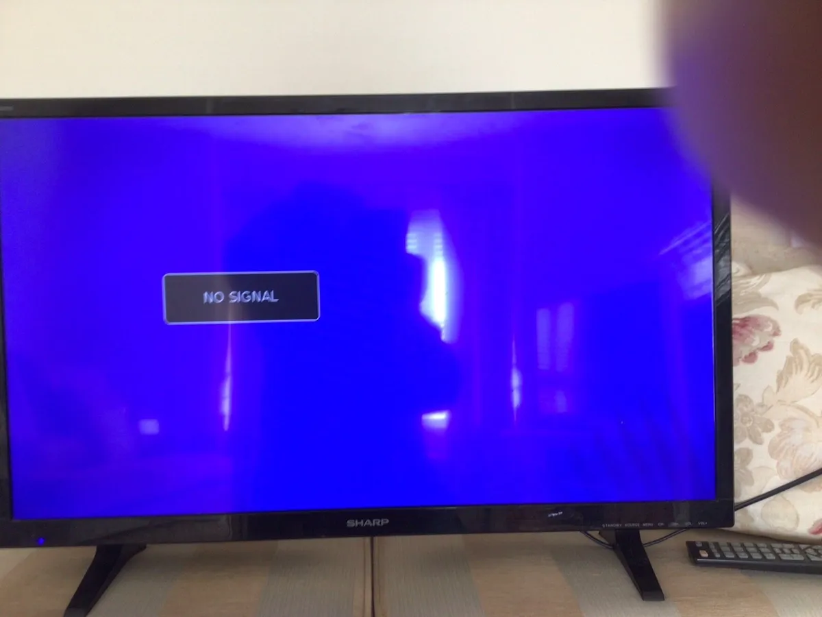 Sharp  32in television  like new with remote - Image 1