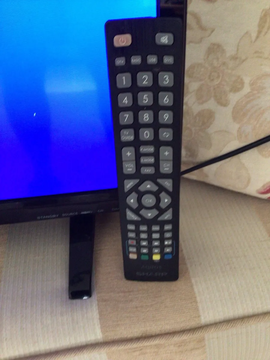 Sharp  32in television  like new with remote - Image 3