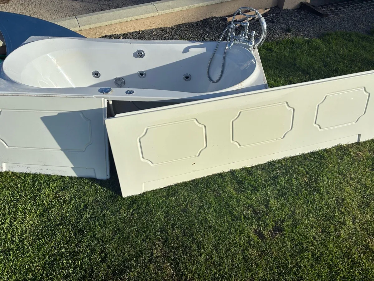 Jacuzzi bath - Image 3