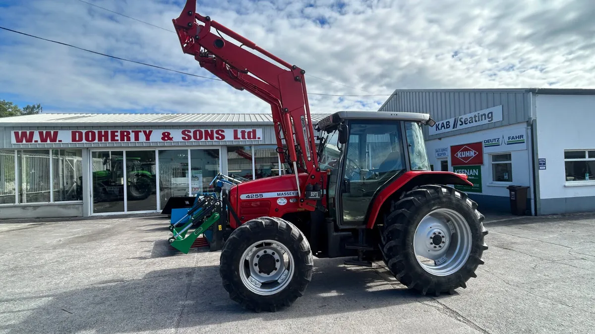 MF 4255 and Loader - Image 1