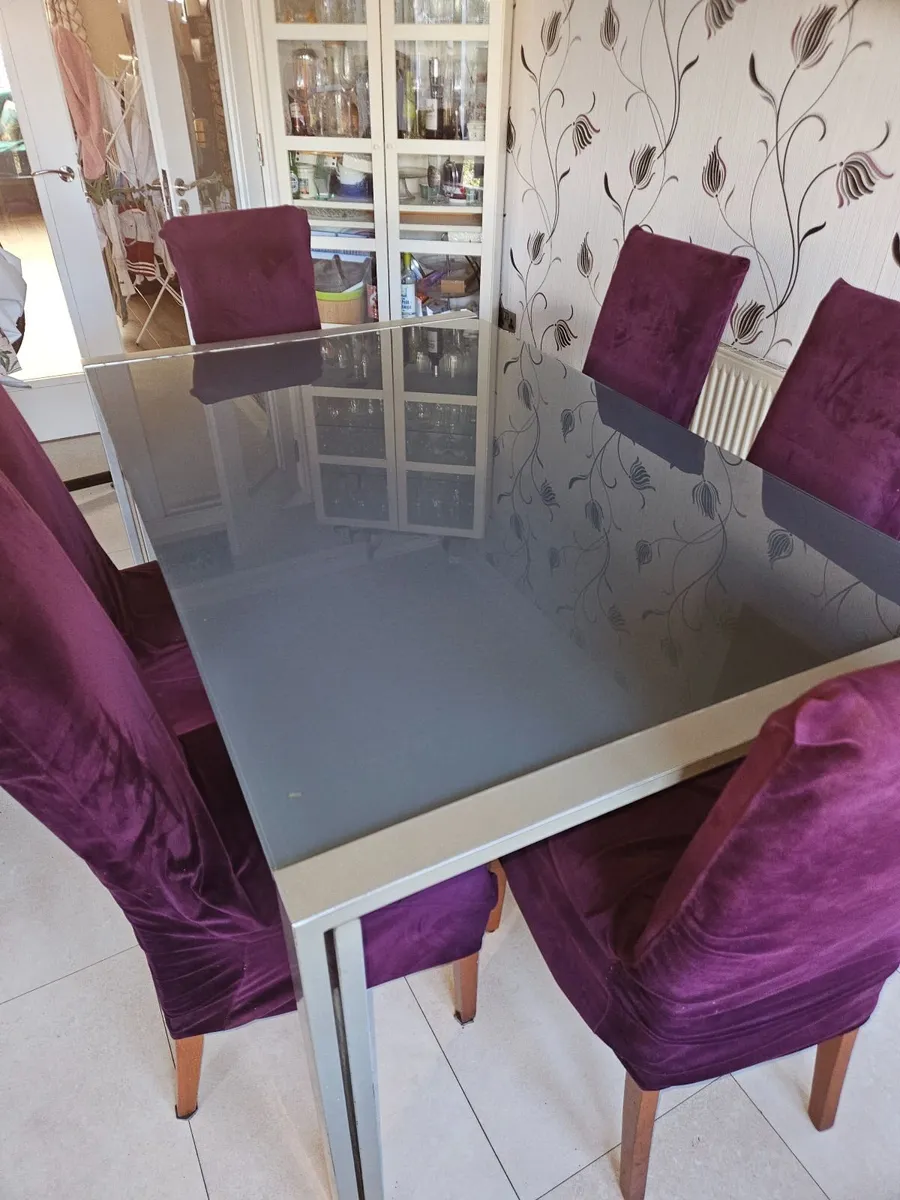 Dining table and  6 chairs - Image 1
