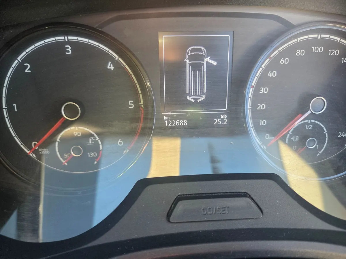 Volkswagen Transporter 2021 - Image 2
