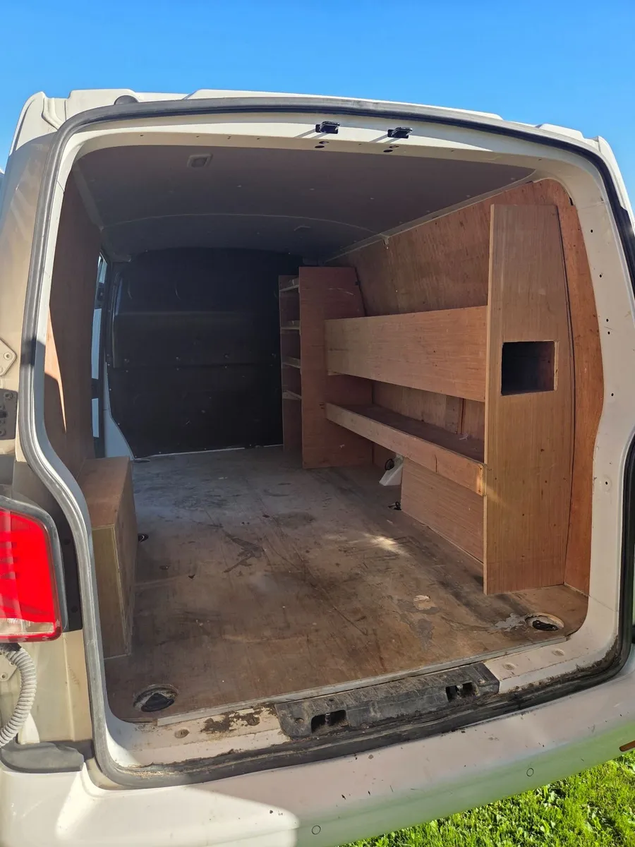 Volkswagen Transporter 2021 - Image 3