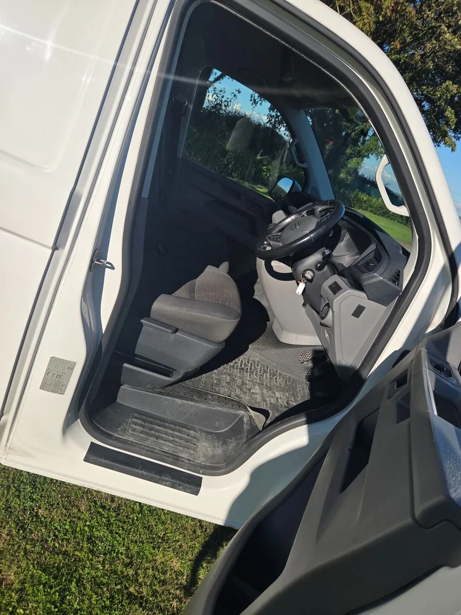 Volkswagen Transporter 2021 - Image 4